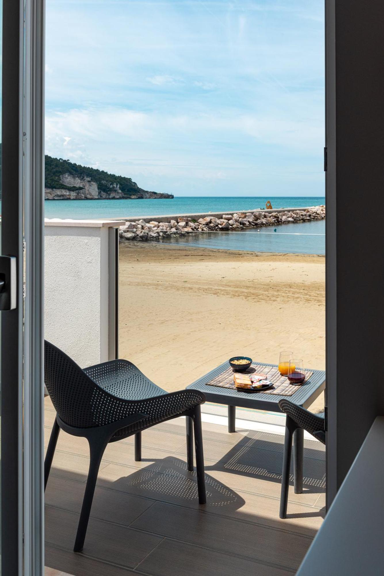 Marina Bay Beach Suites 페스키치 외부 사진